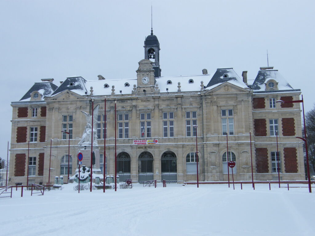 Elbeuf-sur-Seine la mairie sous la neige